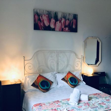 Giuly Guesthouse ローマ エクステリア 写真