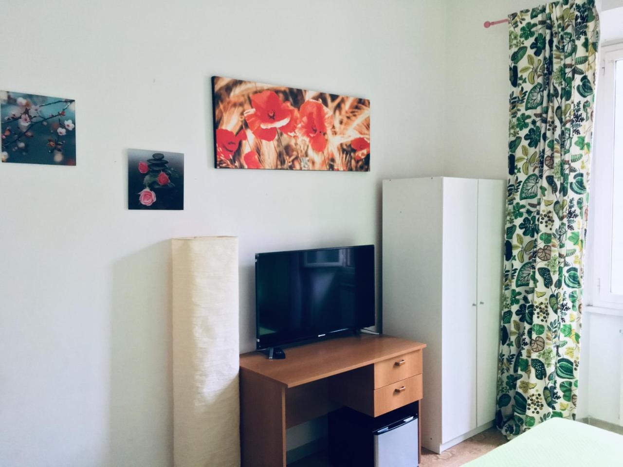 Giuly Guesthouse ローマ エクステリア 写真