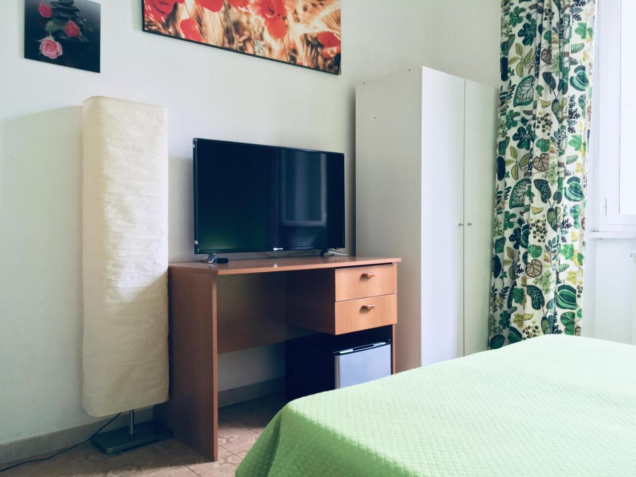 Giuly Guesthouse ローマ エクステリア 写真