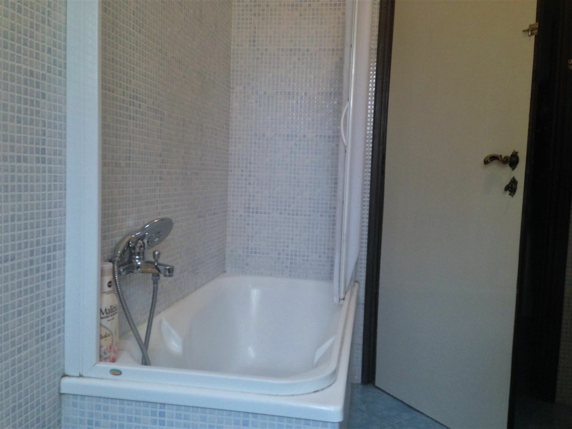 Giuly Guesthouse ローマ エクステリア 写真