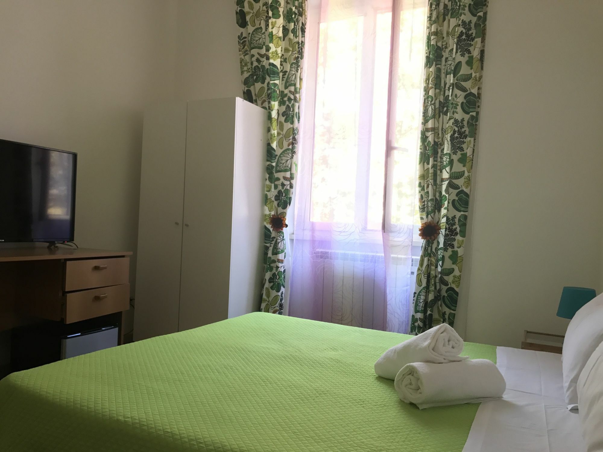 Giuly Guesthouse ローマ エクステリア 写真